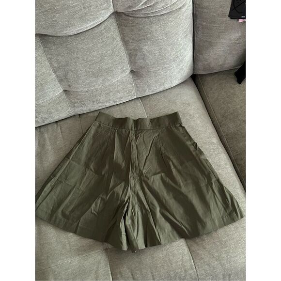 LaLaVon olive green high waist wide leg pleated shorts‎ sz medium - Picture 5 of 7